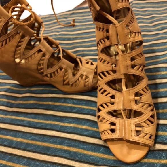 Knock-Out Dolce Vita Leather Wedge Lace-Up Shoes - Picture 3 of 7
